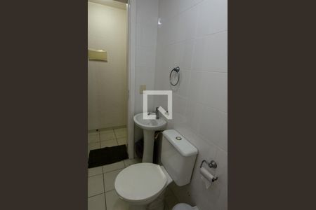 Casa de condomínio à venda com 257m², 5 quartos e 3 vagas Casa de condomínio à venda com 257m², 5 quartos e 3 vagasBanheiro de serviço