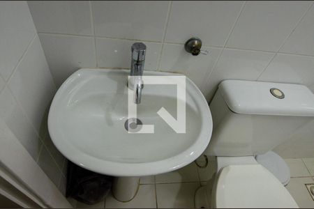 Casa de condomínio à venda com 257m², 5 quartos e 3 vagas Casa de condomínio à venda com 257m², 5 quartos e 3 vagasBanheiro de serviço