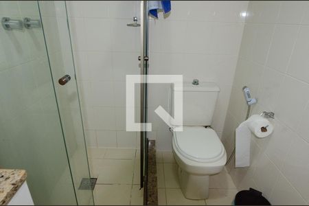 Casa de condomínio à venda com 257m², 5 quartos e 3 vagas Casa de condomínio à venda com 257m², 5 quartos e 3 vagasBanheiro Social