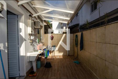 Casa de condomínio à venda com 257m², 5 quartos e 3 vagas Casa de condomínio à venda com 257m², 5 quartos e 3 vagasÁrea de serviço