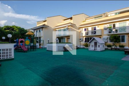 Casa de condomínio à venda com 257m², 5 quartos e 3 vagas Casa de condomínio à venda com 257m², 5 quartos e 3 vagasÁrea comum - Playground