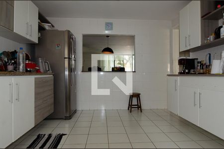 Casa de condomínio à venda com 257m², 5 quartos e 3 vagas Casa de condomínio à venda com 257m², 5 quartos e 3 vagasCozinha