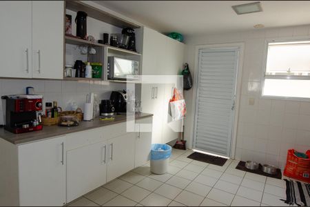 Casa de condomínio à venda com 257m², 5 quartos e 3 vagas Casa de condomínio à venda com 257m², 5 quartos e 3 vagasCozinha