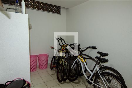 Casa de condomínio à venda com 257m², 5 quartos e 3 vagas Casa de condomínio à venda com 257m², 5 quartos e 3 vagasLavanderia