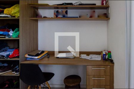 Casa de condomínio à venda com 257m², 5 quartos e 3 vagas Casa de condomínio à venda com 257m², 5 quartos e 3 vagasCloset da suíte 2