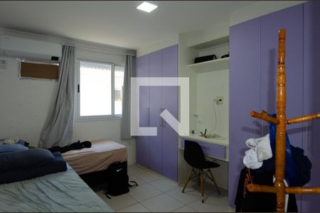 Casa de condomínio à venda com 257m², 5 quartos e 3 vagas Casa de condomínio à venda com 257m², 5 quartos e 3 vagasSuite 3