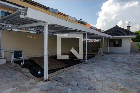 Casa de condomínio à venda com 257m², 5 quartos e 3 vagas Casa de condomínio à venda com 257m², 5 quartos e 3 vagasÁrea comum - Salão de festas