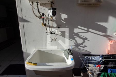 Casa de condomínio à venda com 257m², 5 quartos e 3 vagas Casa de condomínio à venda com 257m², 5 quartos e 3 vagasÁrea de serviço