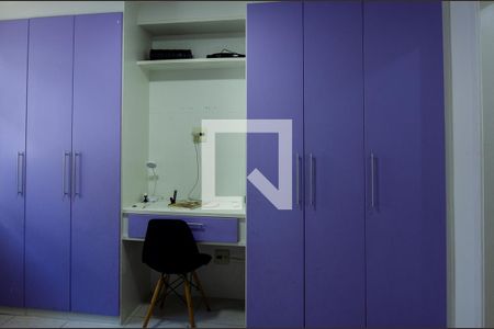 Casa de condomínio à venda com 257m², 5 quartos e 3 vagas Casa de condomínio à venda com 257m², 5 quartos e 3 vagasSuite 3