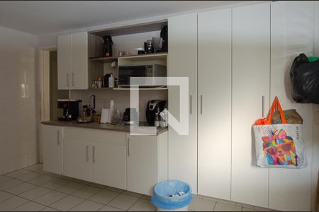 Casa de condomínio à venda com 257m², 5 quartos e 3 vagas Casa de condomínio à venda com 257m², 5 quartos e 3 vagasCozinha