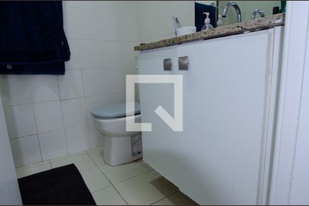 Casa de condomínio à venda com 257m², 5 quartos e 3 vagas Casa de condomínio à venda com 257m², 5 quartos e 3 vagasBanheiro da Suíte 3