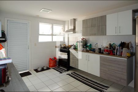 Casa de condomínio à venda com 257m², 5 quartos e 3 vagas Casa de condomínio à venda com 257m², 5 quartos e 3 vagasCozinha