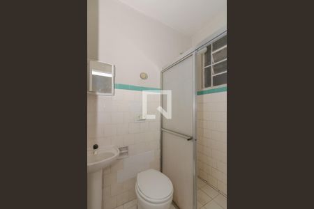 Banheiro de apartamento à venda com 1 quarto, 38m² em Petrópolis, Porto Alegre