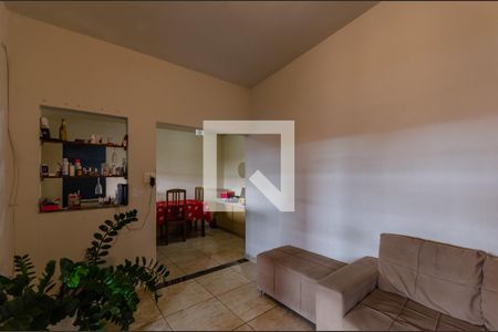 Sala de casa à venda com 4 quartos, 130m² em Minas Caixa, Belo Horizonte
