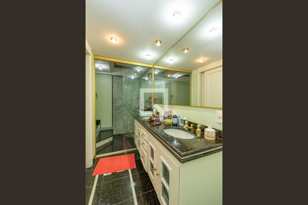 Casa de condomínio à venda com 202m², 3 quartos e 3 vagasBanheiro da Suíte