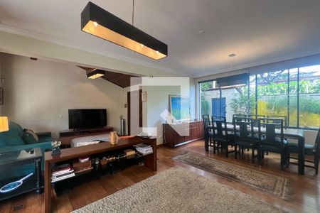Sala de casa à venda com 3 quartos, 230m² em Moema, São Paulo