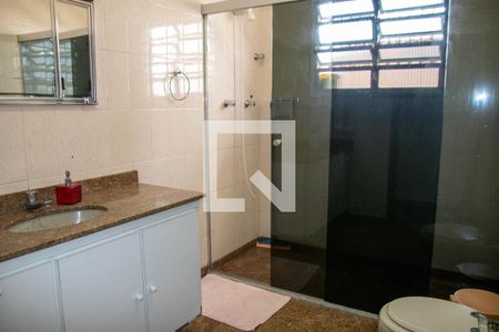 Casa à venda com 349m², 5 quartos e 2 vagasBanheiro 3