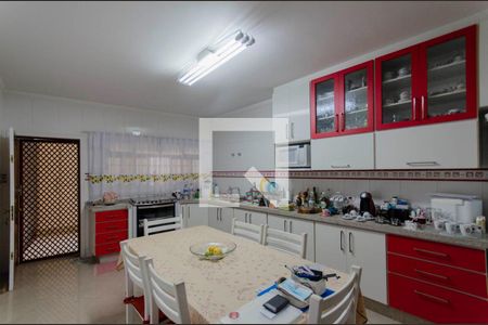 Casa à venda com 372m², 6 quartos e 6 vagasCozinha 