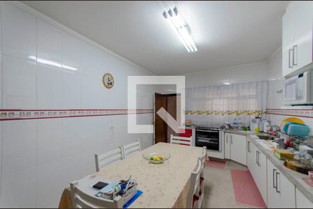 Casa à venda com 372m², 6 quartos e 6 vagasCozinha 