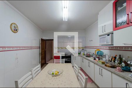 Casa à venda com 372m², 6 quartos e 6 vagasCozinha 