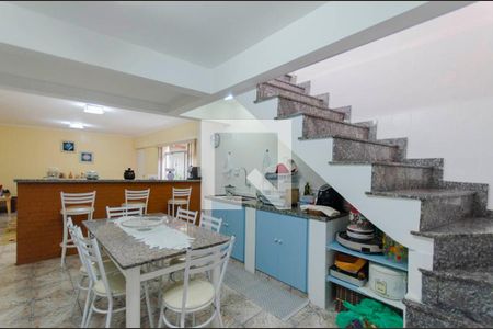 Casa à venda com 372m², 6 quartos e 6 vagasEdícula Cozinha 