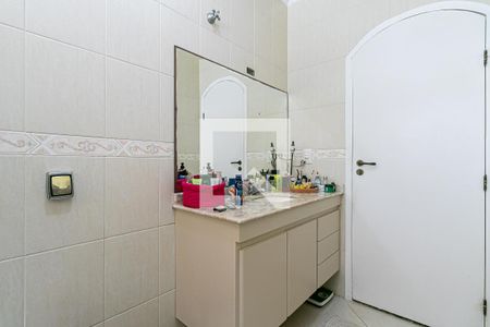 Casa à venda com 216m², 3 quartos e 3 vagasBanheiro da Suíte