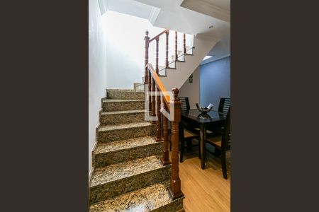 Escadas de casa à venda com 3 quartos, 216m² em Vila Gomes Cardim, São Paulo