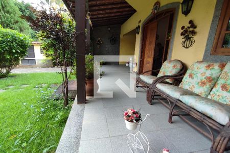 Casa de condomínio à venda com 282m², 3 quartos e 3 vagas Casa de condomínio à venda com 282m², 3 quartos e 3 vagasÁrea Externa