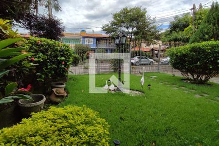 Casa de condomínio à venda com 282m², 3 quartos e 3 vagas Casa de condomínio à venda com 282m², 3 quartos e 3 vagasÁrea Externa