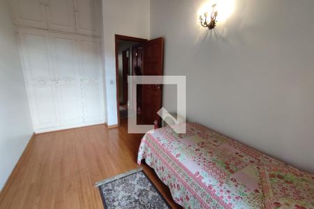 Casa de condomínio à venda com 282m², 3 quartos e 3 vagas Casa de condomínio à venda com 282m², 3 quartos e 3 vagasQuarto 2