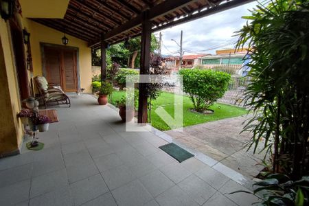 Casa de condomínio à venda com 282m², 3 quartos e 3 vagas Casa de condomínio à venda com 282m², 3 quartos e 3 vagasÁrea Externa