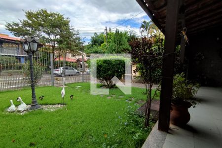 Casa de condomínio à venda com 282m², 3 quartos e 3 vagas Casa de condomínio à venda com 282m², 3 quartos e 3 vagasÁrea Externa