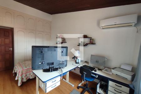 Casa de condomínio à venda com 282m², 3 quartos e 3 vagas Casa de condomínio à venda com 282m², 3 quartos e 3 vagasQuarto 1