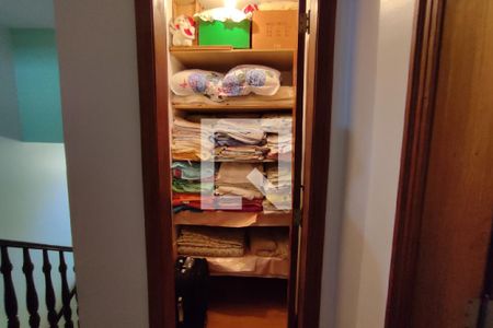 Casa de condomínio à venda com 282m², 3 quartos e 3 vagas Casa de condomínio à venda com 282m², 3 quartos e 3 vagasCloset