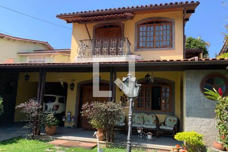 Casa de condomínio à venda com 282m², 3 quartos e 3 vagas Casa de condomínio à venda com 282m², 3 quartos e 3 vagasÁrea Externa