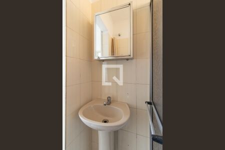 Banheiro de apartamento à venda com 1 quarto, 35m² em Cristal, Porto Alegre