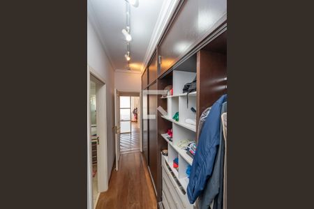 Casa de condomínio à venda com 534m², 4 quartos e 4 vagasCloset da suíte 1