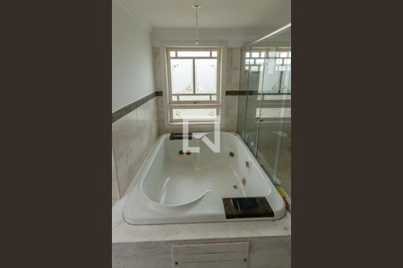 Casa de condomínio à venda com 534m², 4 quartos e 4 vagasDetalhe Banheiro da Suíte 1