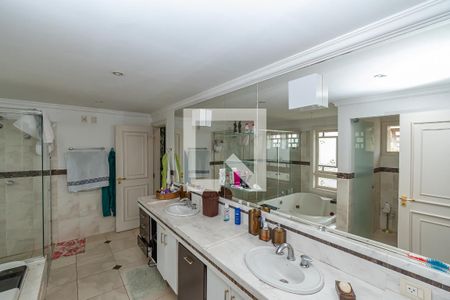 Casa de condomínio à venda com 534m², 4 quartos e 4 vagasBanheiro da Suíte 1