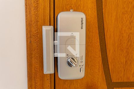 Apartamento à venda com 224m², 3 quartos e 2 vagas Apartamento à venda com 224m², 3 quartos e 2 vagasDetalhe da Sala (Fechadura Eletronica)