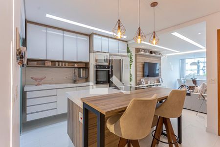 Apartamento à venda com 224m², 3 quartos e 2 vagas Apartamento à venda com 224m², 3 quartos e 2 vagasCozinha