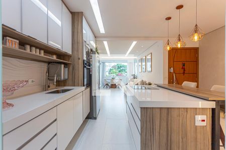 Apartamento à venda com 224m², 3 quartos e 2 vagas Apartamento à venda com 224m², 3 quartos e 2 vagasCozinha