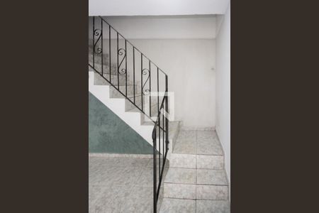 Escada de casa para alugar com 2 quartos, 70m² em Parque Colonial, São Paulo
