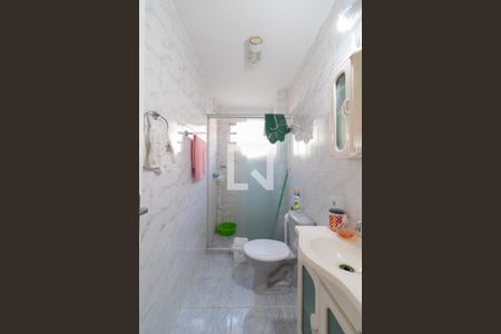 Banheiro de apartamento à venda com 1 quarto, 48m² em Nonoai, Porto Alegre