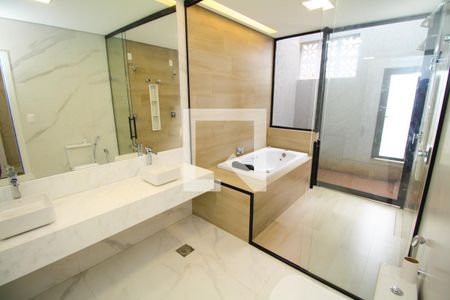 Banheiro de casa à venda com 4 quartos, 260m² em Alphaville, Nova Lima