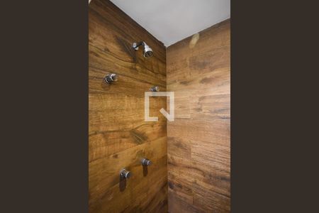 Apartamento à venda com 300m², 3 quartos e 3 vagasChuveiro do banheiro da suíte 2