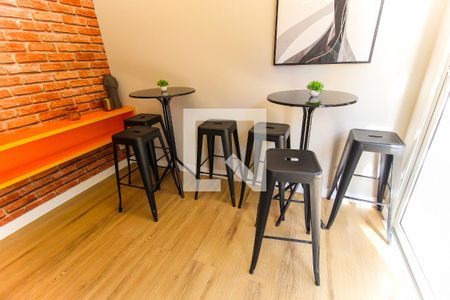 Apartamento à venda com 46m², 2 quartos e 1 vaga Apartamento à venda com 46m², 2 quartos e 1 vagaBar Lounge