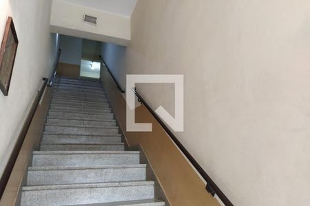 Apartamento para alugar com 80m², 2 quartos e 1 vaga Apartamento para alugar com 80m², 2 quartos e 1 vagaEscada