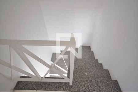 Casa de condomínio à venda com 110m², 3 quartos e 2 vagasEscada