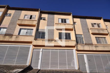 Casa de condomínio à venda com 110m², 3 quartos e 2 vagasFachada